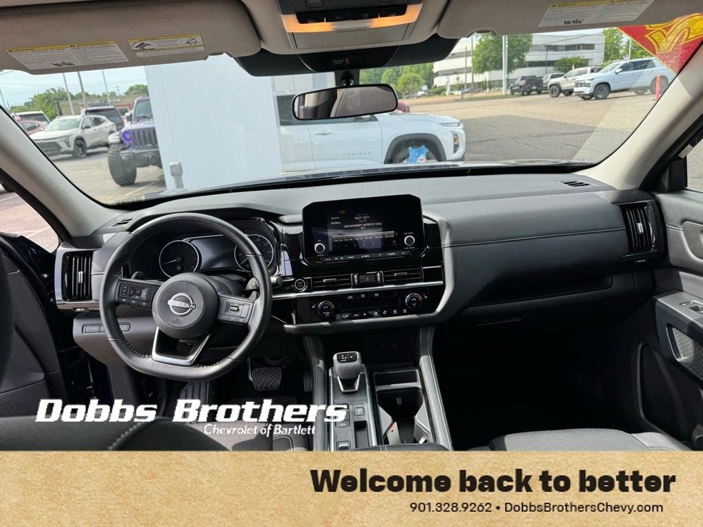 2024 Nissan Pathfinder SV