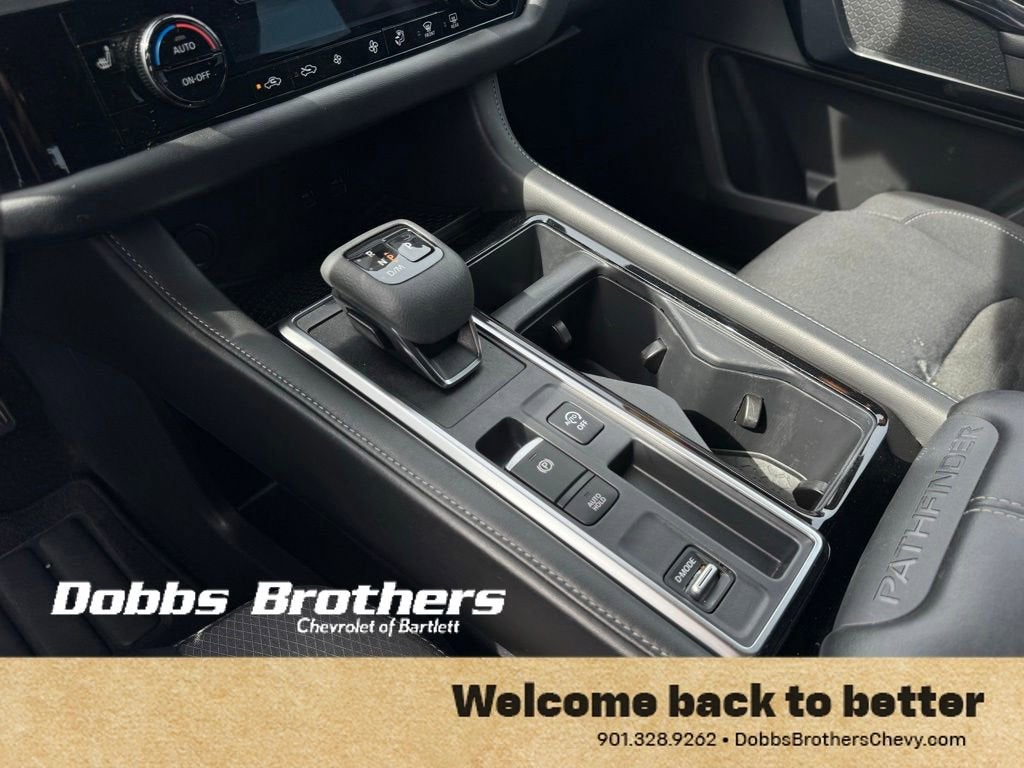 2024 Nissan Pathfinder SV