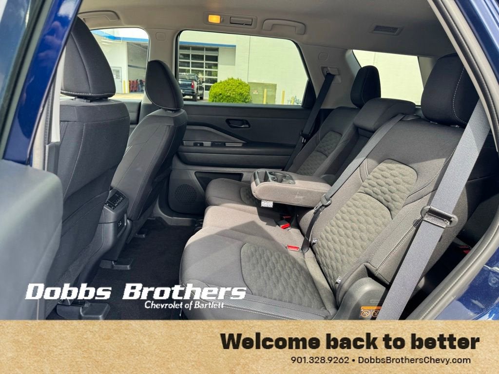 2024 Nissan Pathfinder SV