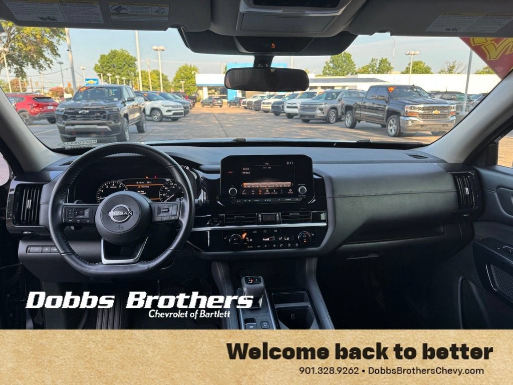 2025 Nissan Pathfinder SV