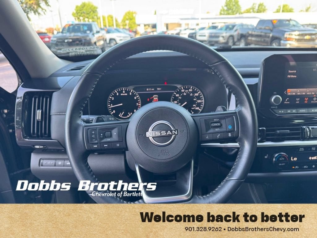 2025 Nissan Pathfinder SV