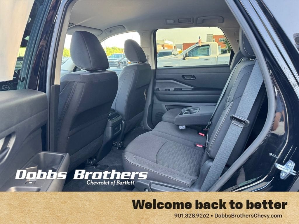 2025 Nissan Pathfinder SV