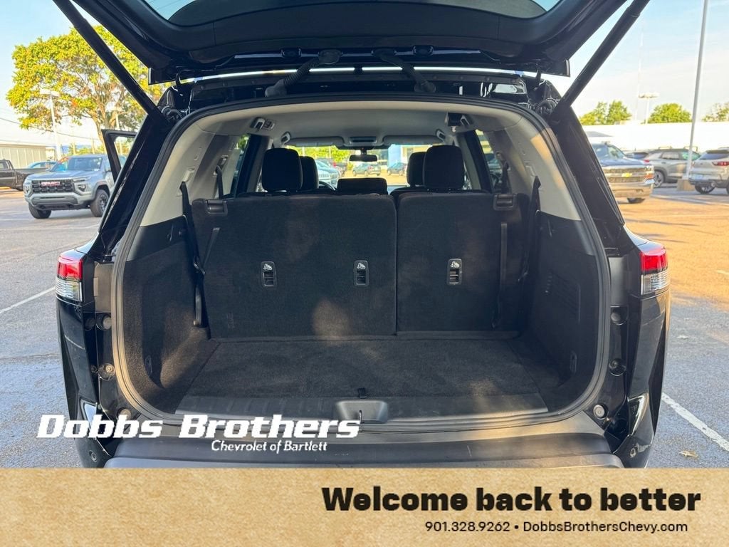 2025 Nissan Pathfinder SV